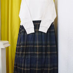 異素材ミックスのワンピースです。この1着でコーディネートが完成！便利なポケット2個付きです。　着丈117㎝ 身幅64㎝　￥4,620