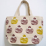 モンブラン柄がとってもかわいいランチトートです。内ポケット付きで便利！秋のお散歩にもどうぞ！　約20×30cm　￥1,100