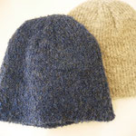色や太さの異なる糸を組み合わせて縒り合わせたファンシーヤーン使用のニット帽です。柔らかく、着用感も軽いです☆　各￥1,320