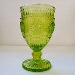 まるでオブジェのようなガラスベースです。安定感があるので、ペンスタンドにしても素敵です。サイズ：直径8.5×高さ13.6cm　口径：7cm、深さ：9cm　税込￥935