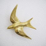 ツバメのウォ—ルデコレーションです。お部屋のアクセントにオススメです。2サイズございます。L： 14cm×18cm 奥行き4cm　￥1,760　S：10cm×12cm 奥行き3cm　￥1,320