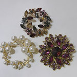 アクセントに嬉しい大きめブローチです。直径5センチ程でキラキラです☆　￥1,320～