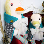 ぬいぐるみ作家「moumouchicken」さんの作品「ハッピー」です。ゴージャスなマント付き！とっても可愛いです(*'▽')　各￥7,000