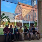 Warten auf die Führung durch das Kloster 