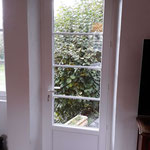 Porte fenêtre PVC après intervention avec finitions plats PVC côté intérieur.