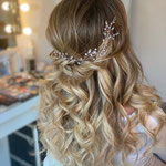 MOBILE HAIRSTYLISTIN NACH HAUSEERKELENZ