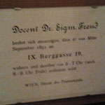 An der frauenbrust treffen sich liebe und hunger