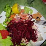 Salade dernières betteraves crues du jardin