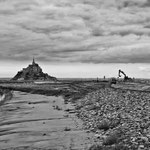 Travaux pour le rétablissement du caractère maritime du Mont saint Michel février 2012