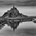 Mont saint Michel et son reflet dans le couesnon février 2012