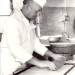 Den Grundstein für die Konditorei Bäckerei Schmiedl legte Walter Schmiedl mit seiner Frau Franziska am 10.10.1955.  