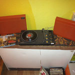 mein alter, oranger Stereo-Plattenspieler