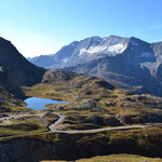 In vielen Kurven hinauf zum Col de Nivolet