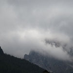 Die Nebel ziehen über die Hänge