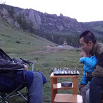モンゴル人のおじいさんとチェス