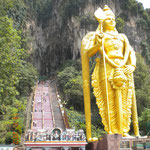A very BIG buddha statue in gold