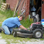 Hendrik repairs the lawn mower