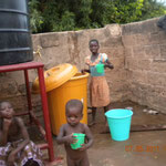 neuer Wassertank im Waisenhaus