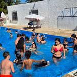 DESPUES DE LA PALIZA DEL BUS, NOS MERECEMOS UNA PISCINITA