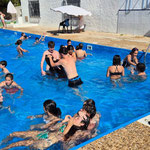 DESPUES DE LA PALIZA DEL BUS, NOS MERECEMOS UNA PISCINITA