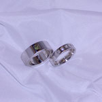Trouwringen witgoud met princess geslepen diamant voor dames en peridot voor heren