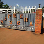 Eingangstor von Maapera Secondary School