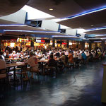 .... und die grösste Food Court die ich je gesehen habe im  Hawaii Shopping Center!