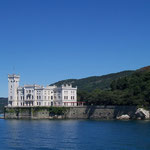 Trieste • il castello di Miramare visto dal mare • © foto introitaly