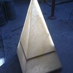 "Lámpara piramide" fibra de vidrio