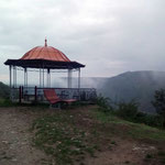 Pavillion mit Nebelfetzen