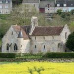 Église Saint-Martin de Merval du XIIe siècle avec son clocher-mur.
