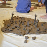 千葉明徳短期大学の先生をお招きし、年長組さんが土粘土遊びを体験しました（２０１４・１０・３１）。