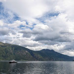 Die Hardangerbrücke. Heute vom Boot aus. Von allen Seiten einfach fotogen. 