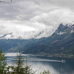 Und immer wieder traumhafte Aussichten auf den Fjord.