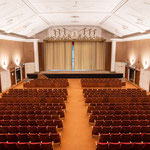 Das Theater ist noch immer eine Augenweide.