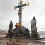 Einige Statuen mussten aus verschiedenen Gründen (z. T. schon mehrfach) ersetzt werden. Weitere Details dazu und zu den einzelnen Figuren gibt es bestimmt irgendwann einmal an anderer Stelle hier bei mir. 