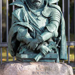 Die Büste des Vorfahren des heutigen Schlossherren steht vor dem Eingang zum Schlossareal.
