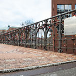 Steinerner Orientteppich auf der Wilhelminenbrücke