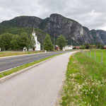 Gegen halb 2 kommen wir nach 4,5 Stunden Fahrt in dem kleinen Dörfchen Rysstad an. 