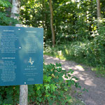 Von hier aus geht es durch den Wald zu Klintholm Gods, einem Landgut mit Hofladen.