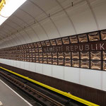 Wir hatten uns Tagestickets gekauft (günstig, denn mit mir als Begleitung verfährt oder verläuft man sich mindestens 1x pro Ausflug) und konnten Straßenbahn, Bus und U-Bahn extrem günstig nutzen.
