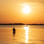 Unbedingt auf die To-Do-Liste setzen: am Ufer den Sonnenuntergang beobachten.