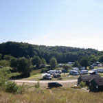 Oder man lässt seinen Blick über den Campingplatz schweifen. Dort sieht man übrigens unser Bummelchen!