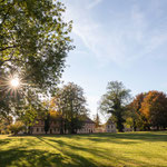 Der Schlosspark grenzt direkt an den Campingplatz an. Er ist der älteste Teil der Stadt Lübbenau. 