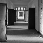 Und hinter jeder Tür stecken neue Geschichten und Geheimnisse.