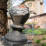Gleich neben dem Krematorium befindet sich der angeschlossene Urnen- und Ehrenfriedhof.