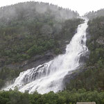  an Wasserfällen und Wasserfällchen
