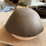 ⑤本成形のためボウルカップ用の型に粘土を移動