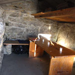 L'intérieur de la cabane du col de Bossetan