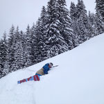 Nico en pleine dégustation de neige fraiche!